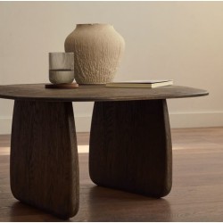 Mesa de Café VeryForma Pita com Acabamento Escuro em Madeira de Carvalho