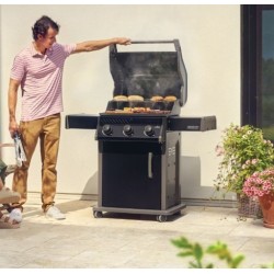 Napoleon Rogue® 425 gas barbecue with 3 burners
